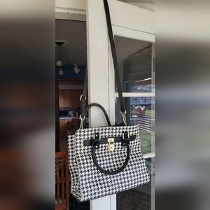 Black and white houndstooth handbag
